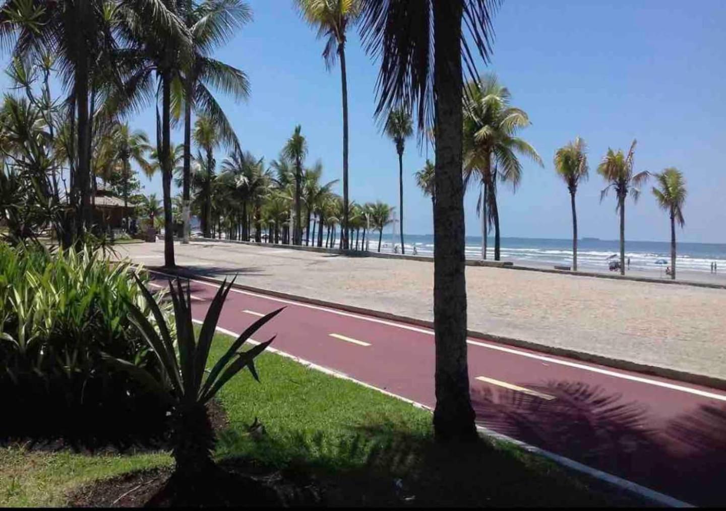 Lindo Apto 300M Praia Da Ocian E Centro - Vista Mar- Varanda Sacada - Wi-Fi 300 Mbps - Vaga De Garagem - Acomoda Ate 6 Pessoas Διαμέρισμα Πράια Γκράντε Εξωτερικό φωτογραφία